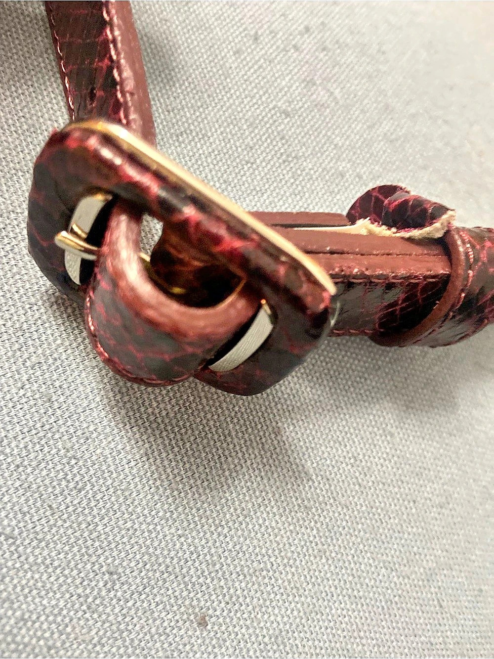 Liz Claiborne Embossed Leather-Look Belt in Burgundy plum. Mint condition size